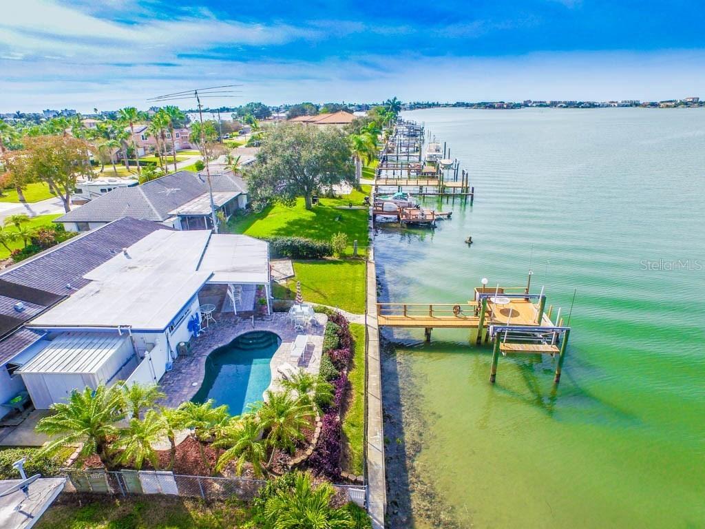5694 Oakhurst Dr., Seminole, FL 33772