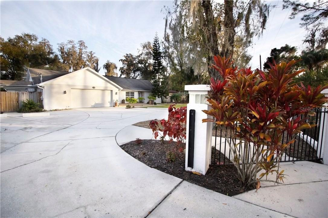 17921 Crooked Ln., Lutz, FL 33548
