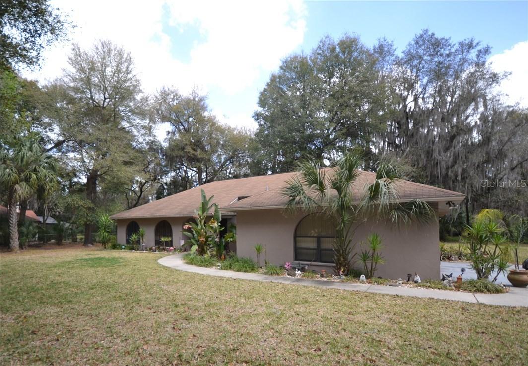 8422 Southwood Oaks St., Lithia, FL 33547