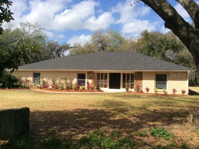 813 Warren Rd., Lutz, FL 33548