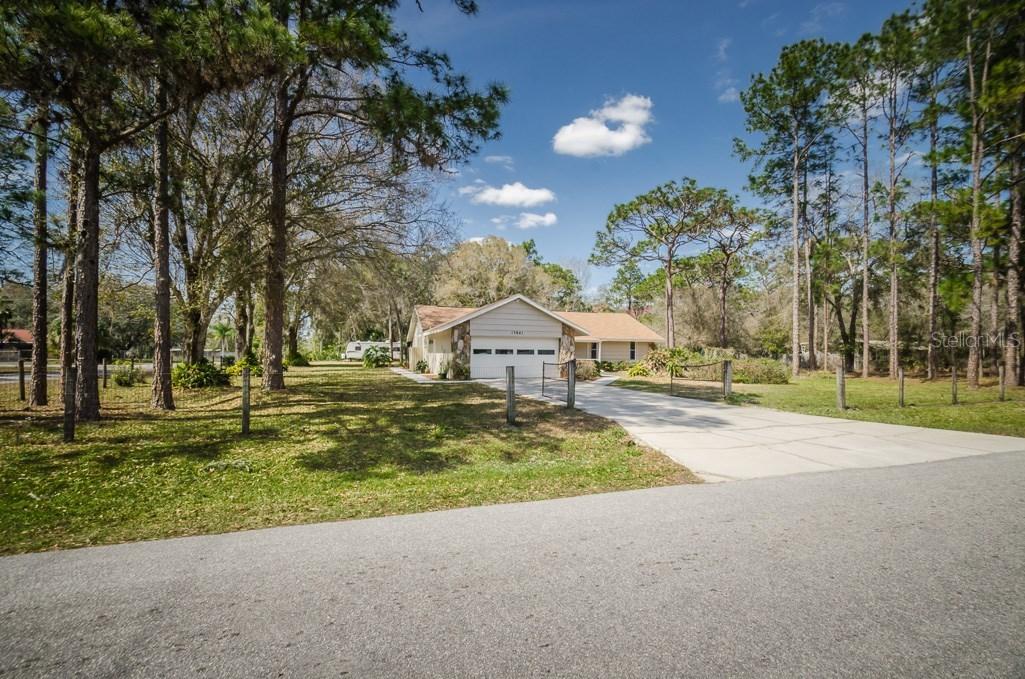 17641 Deerfield Dr., Lutz, FL 33558