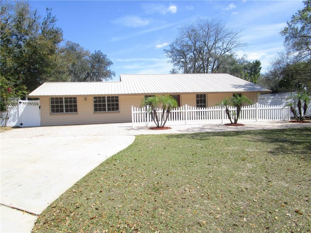 1301 Cottage Pl., Brandon, FL 33510