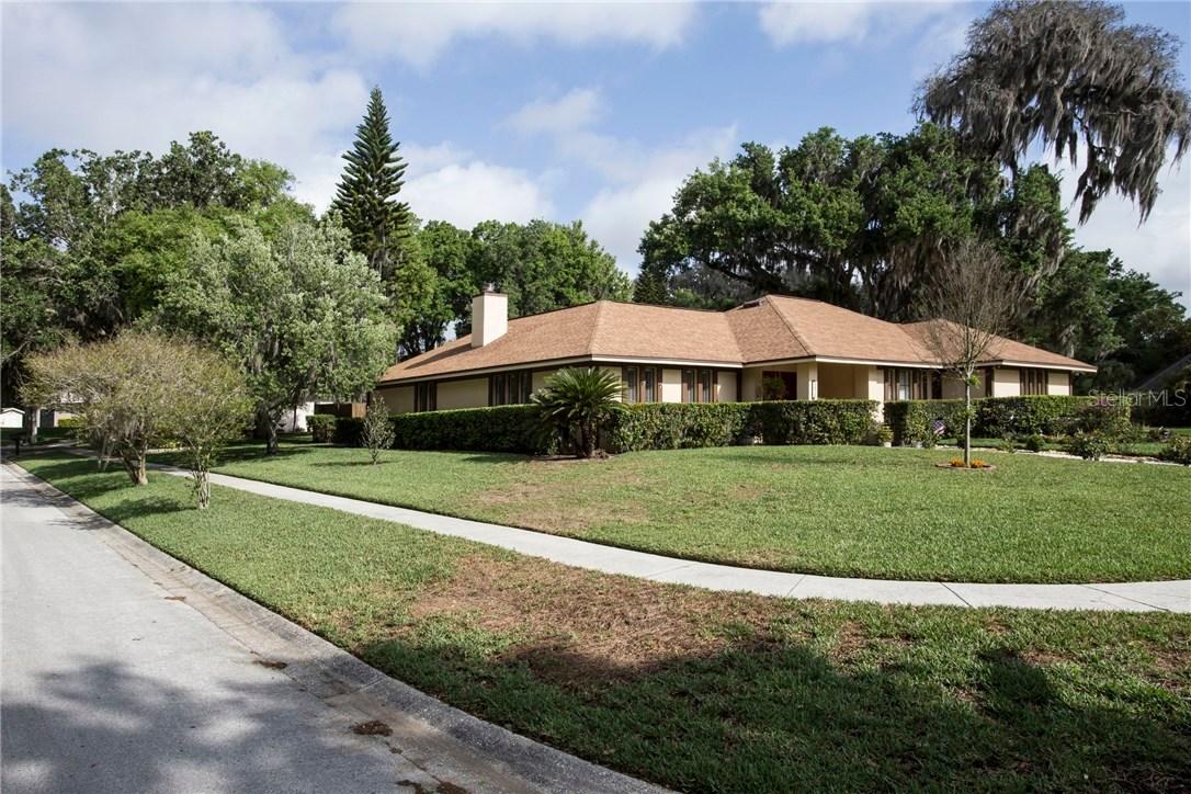 1010 Winchester Ln., Valrico, FL 33594