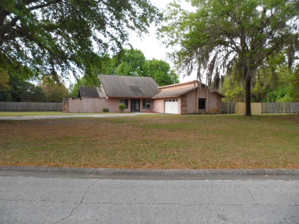 808 Warren Rd., Lutz, FL 33548