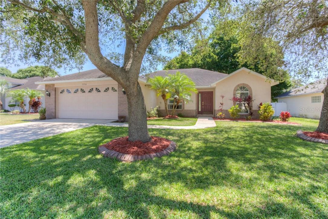 2254 Towering Oaks Creek, Seffner, FL 33584