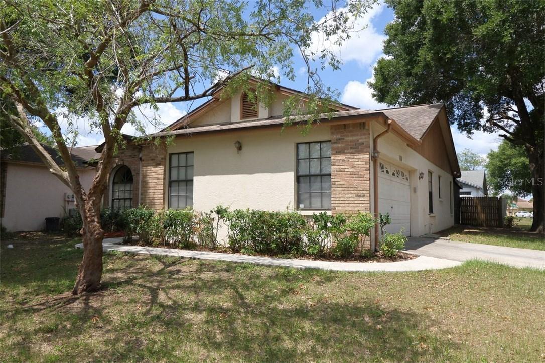 616 Sand Ridge Dr., Valrico, FL 33594