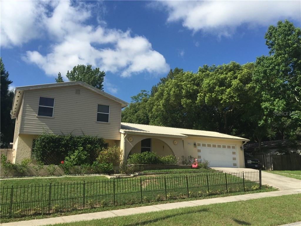 1011 Brandon Lakes Ave., Valrico, FL 33594
