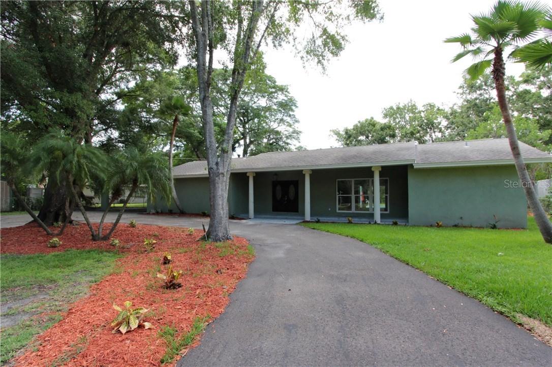 18704 Lakeshore Dr., Lutz, FL 33549