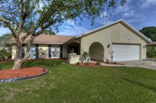 17726 Morninghigh Dr., Lutz, FL 33549