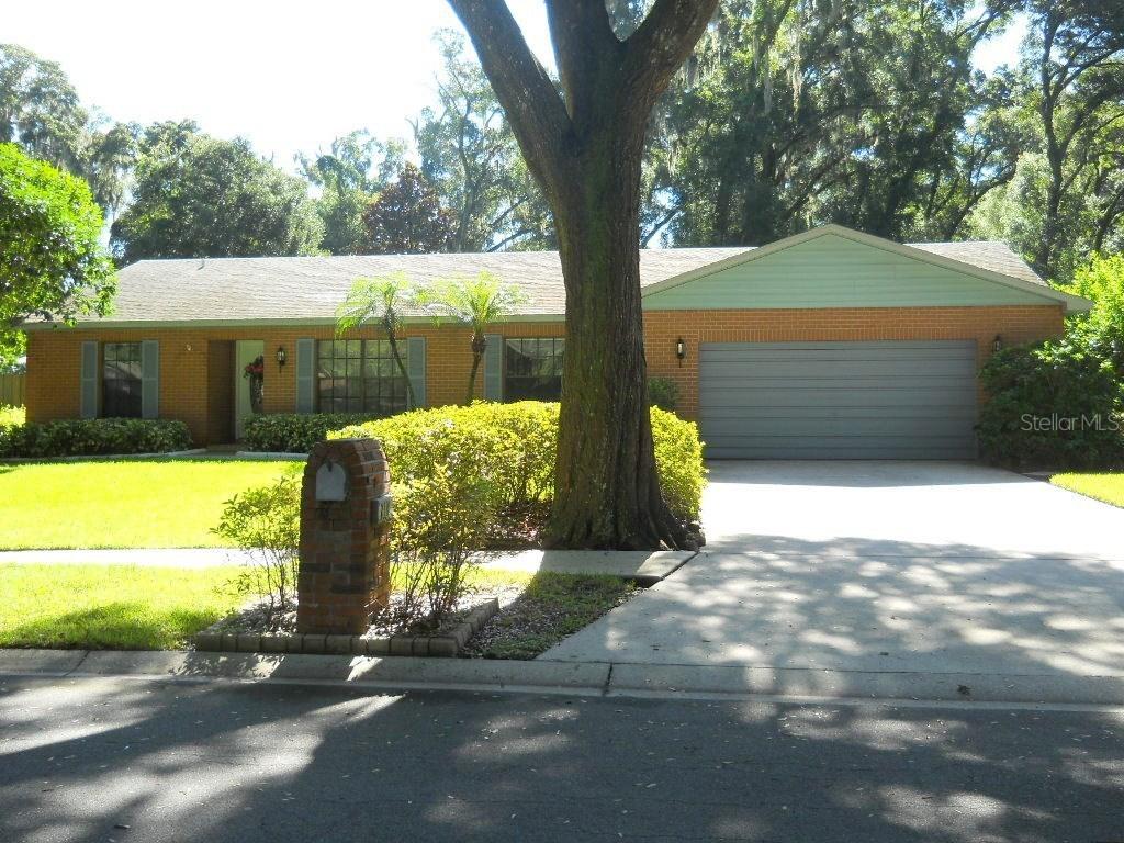 2110 Arch Mcdonald Dr., Dover, FL 33527