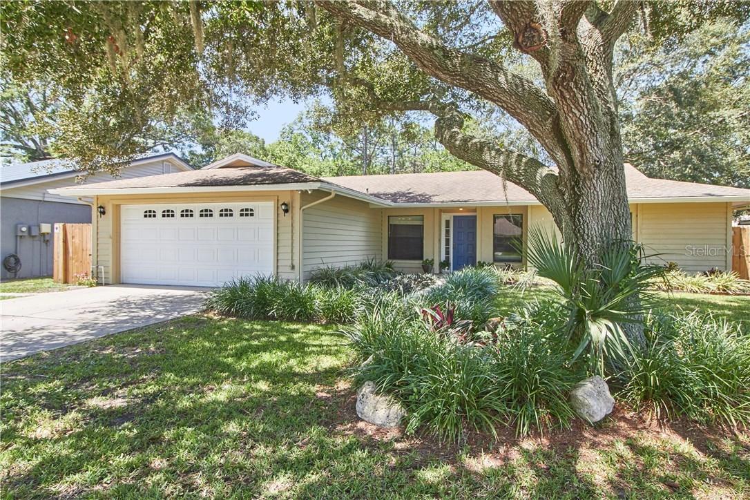 18308 Swan Lake Dr, Lutz, FL 33549