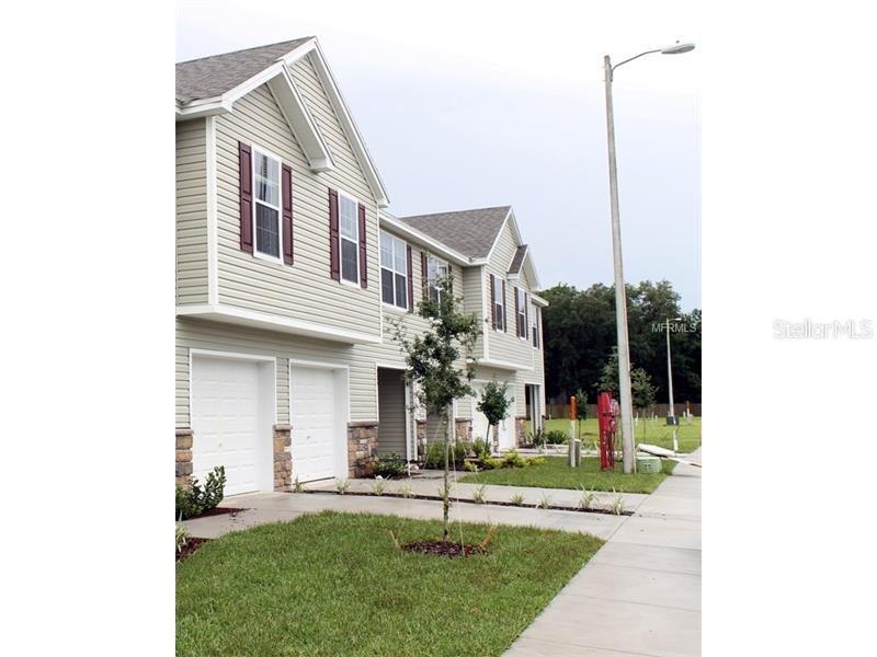 203 Woodknoll Pl., Valrico, FL 33594