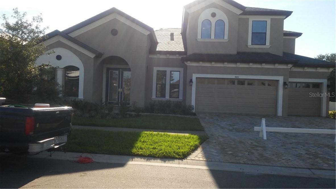 905 Floresta St., Brandon, FL 33511