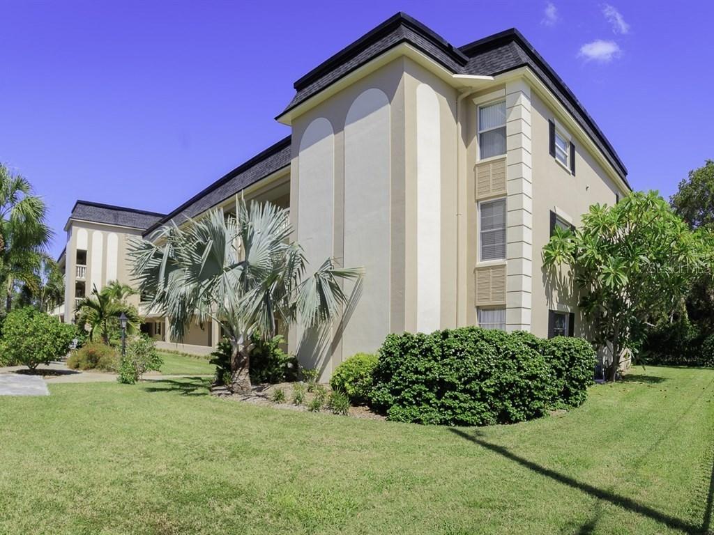 155 Bluff View Dr. #307, Belleair Bluffs, FL 33770