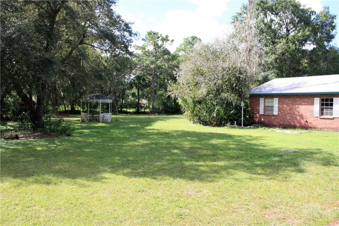 17309 Meadow Ln., Lutz, FL 33558