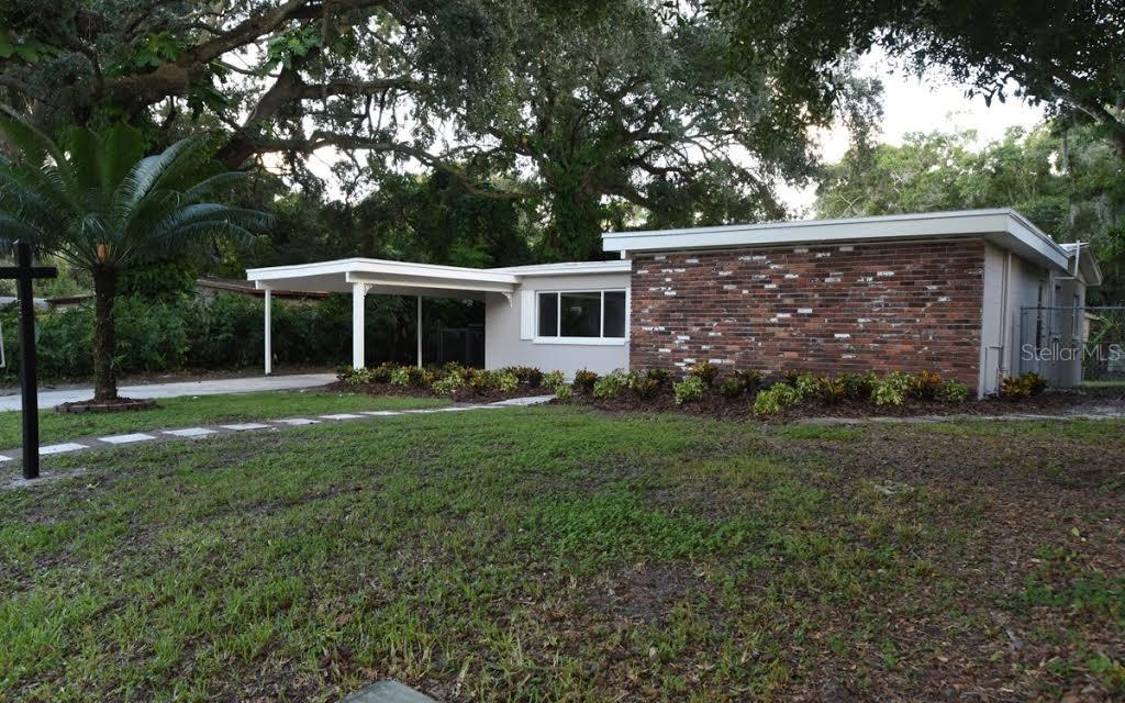1915 E Clinton St., Tampa, FL 33610