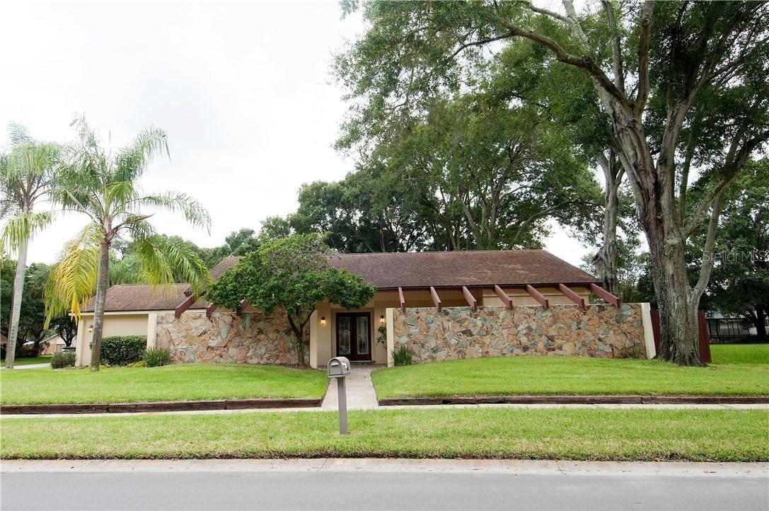 4230 Water Oaks Ln., Tampa, FL 33618