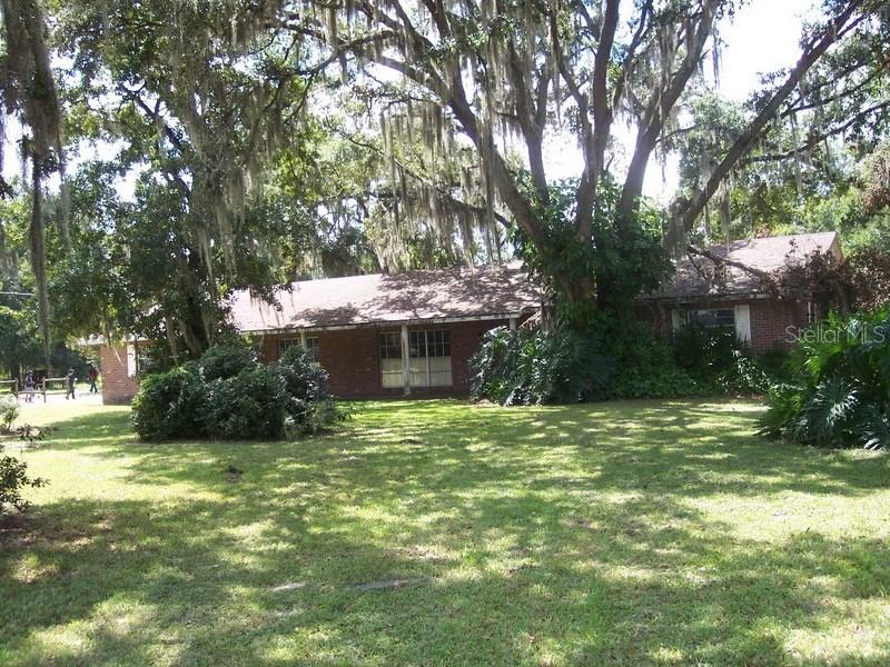 9472 Mcintosh Rd., Dover, FL 33527