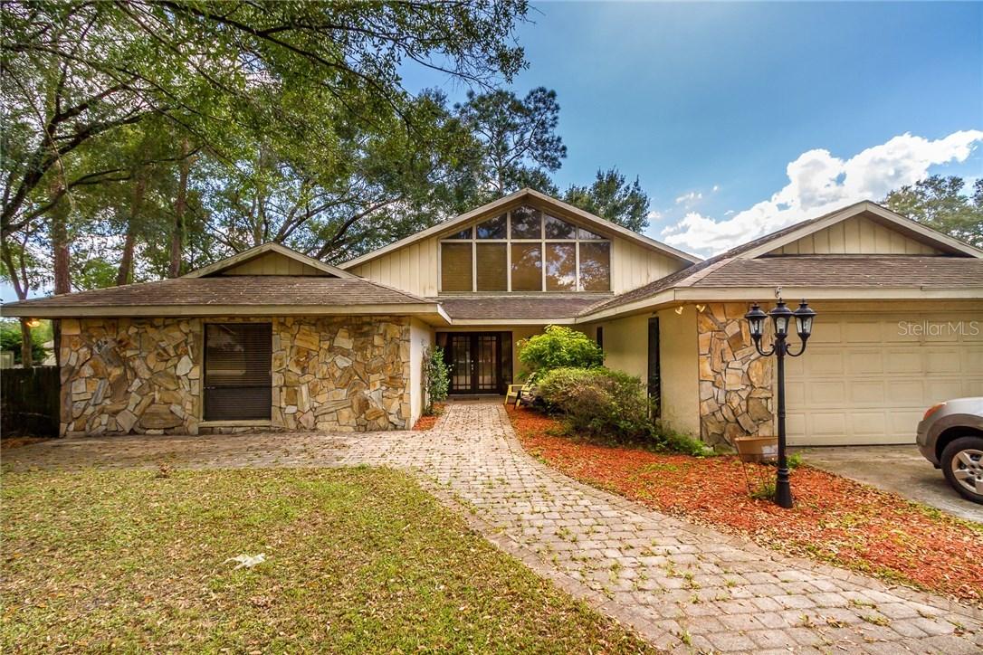 6711 Whiteway Dr., Temple Terrace, FL 33617