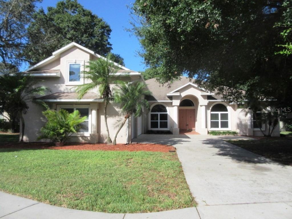 2305 Valrico Forest Dr., Valrico, FL 33594