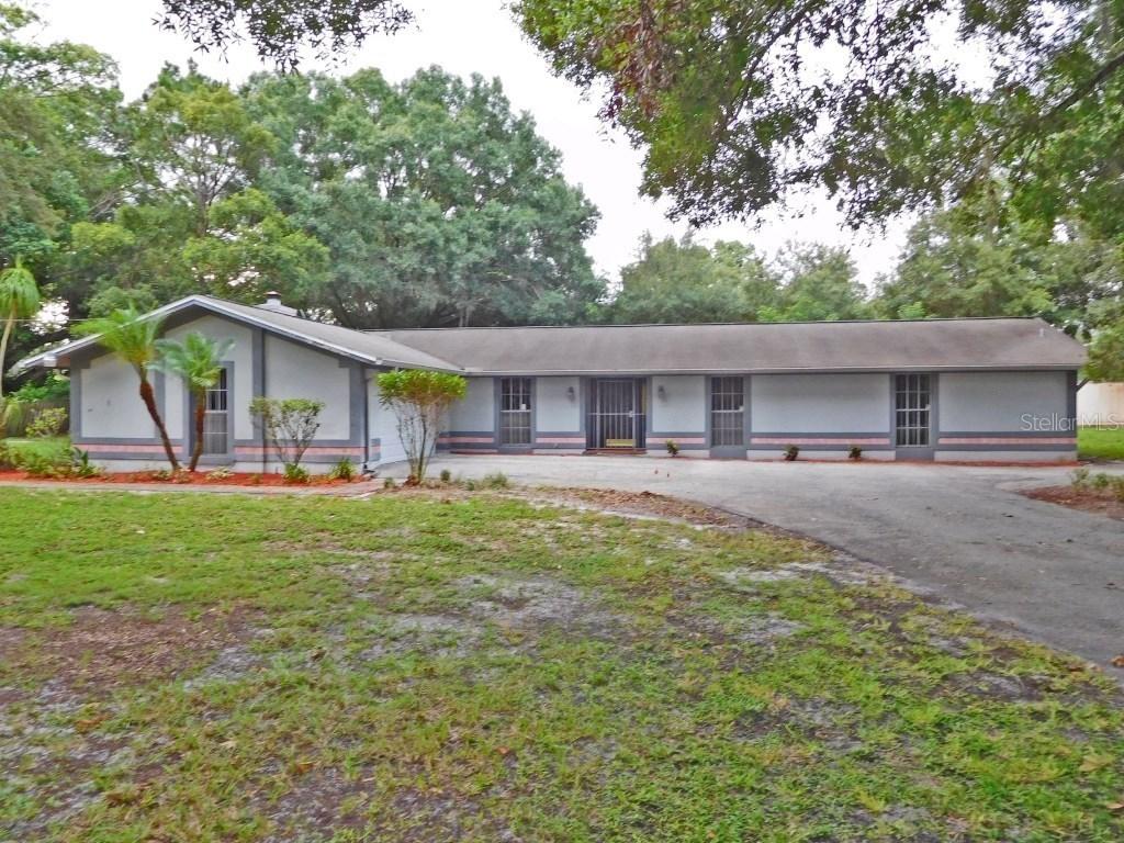 1008 Lake Charles Cir., Lutz, FL 33548