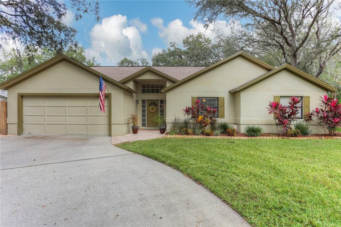 2504 Chateau Dr., Lutz, FL 33559