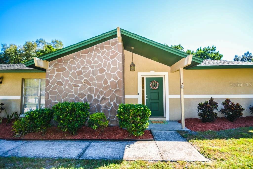 18305 Dollybrook Ln., Lutz, FL 33549