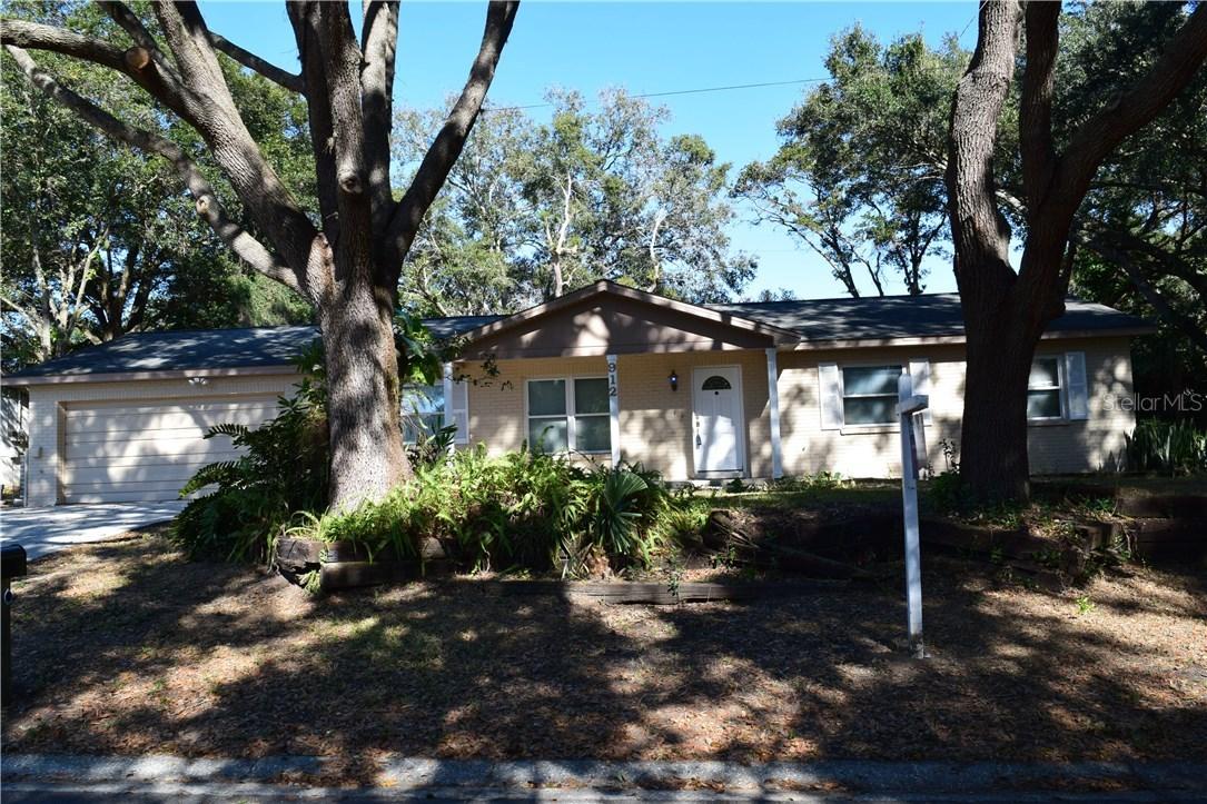 912 Strawberry Ln., Brandon, FL 33511