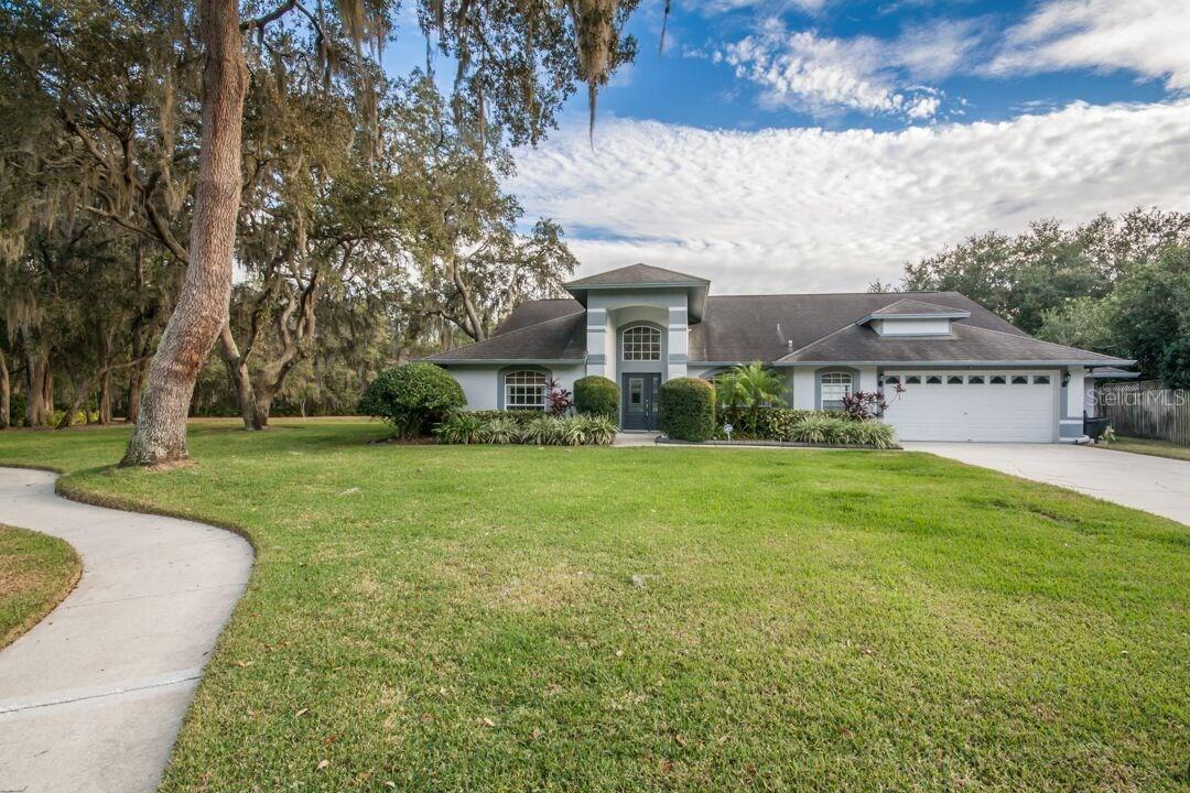 17325 Oak Ledge Dr., Lutz, FL 33549