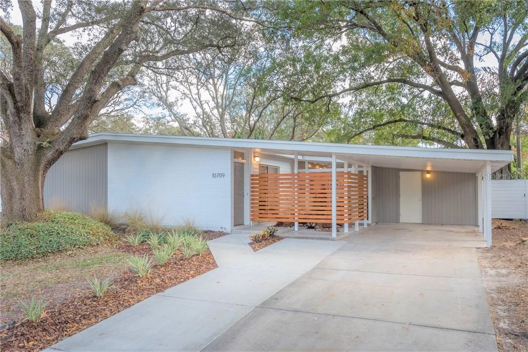 10709 Lake Carroll Way, Tampa, FL 33618