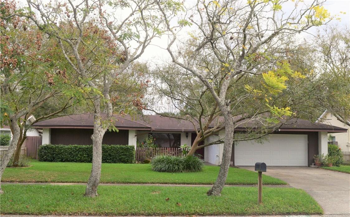 17805 Sunrise Dr., Lutz, FL 33549