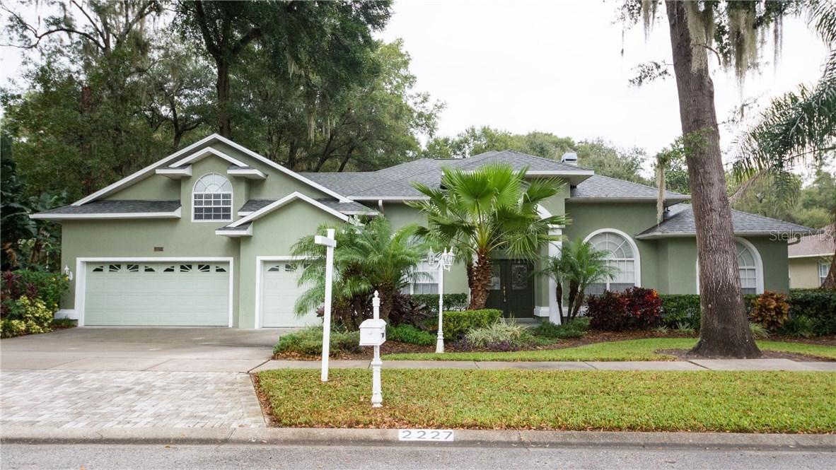 2227 Valrico Forest Dr., Valrico, FL 33594