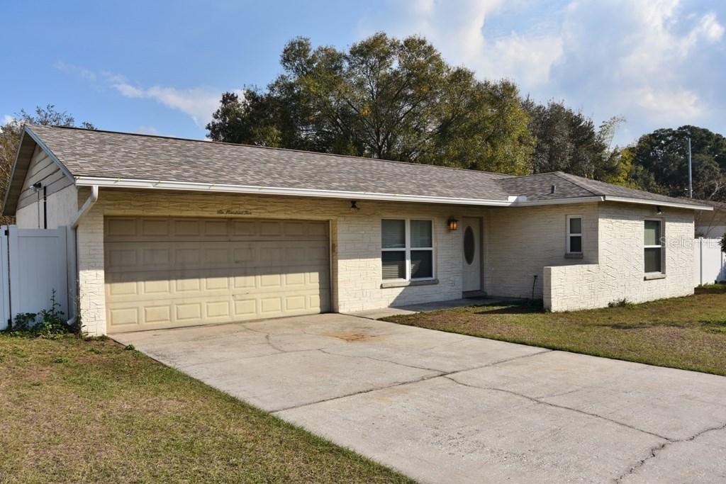 605 Red Robin Rd., Seffner, FL 33584