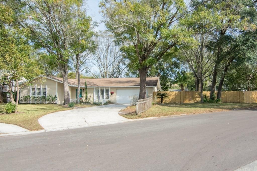 17811 Sunrise Dr., Lutz, FL 33549