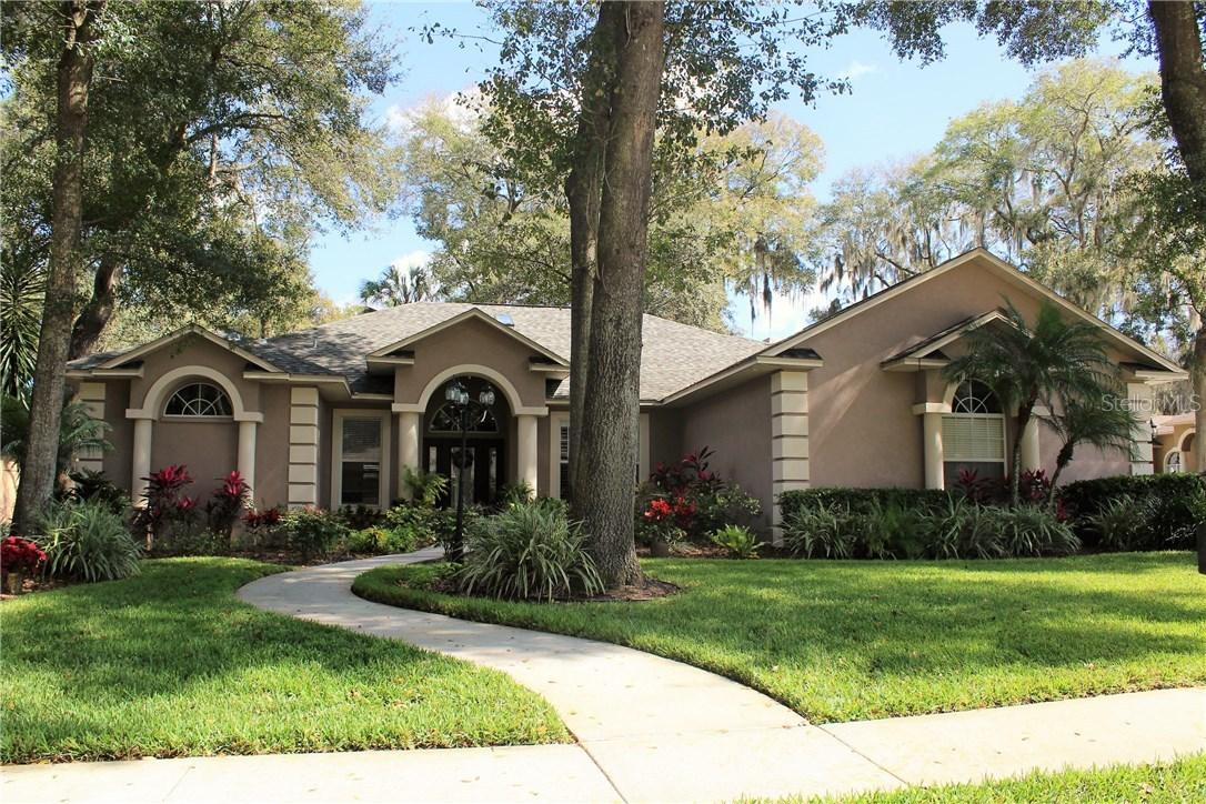 2201 Valrico Forest Dr., Valrico, FL 33594