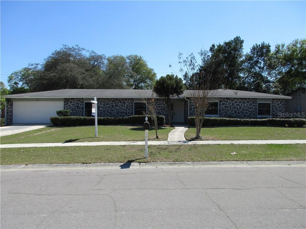 711 Village Pl., Brandon, FL 33511