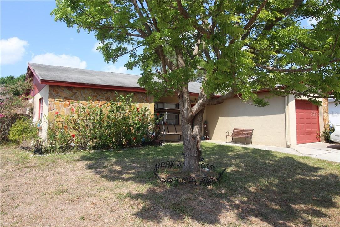 908 Axlewood Cir., Brandon, FL 33511