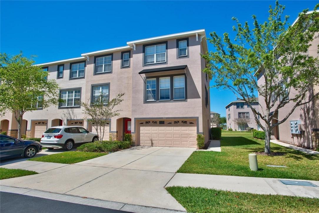 2517 Middleton Grove Dr., Brandon, FL 33511