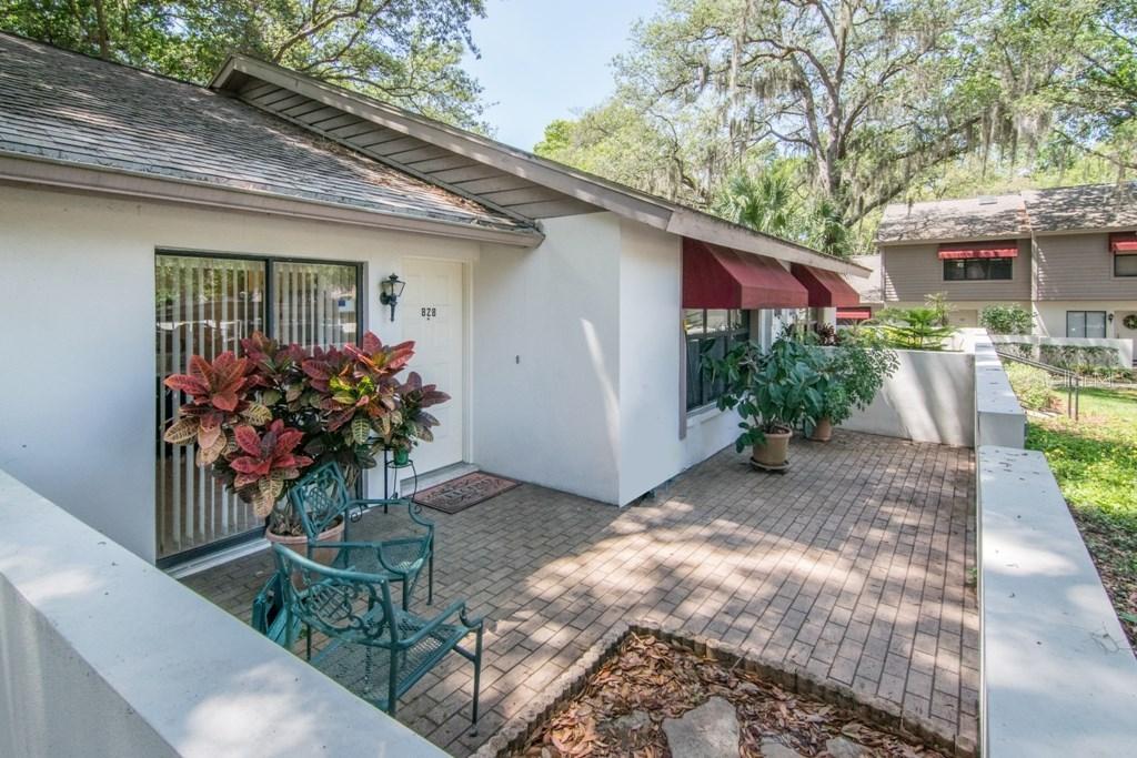 828 Oak Park Pl., Brandon, FL 33511
