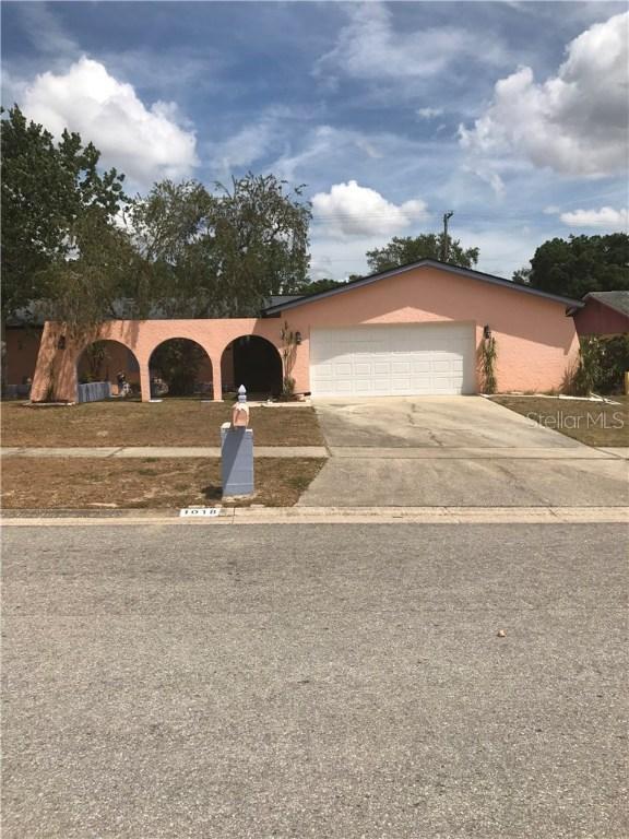 1018 Brandon Lakes Ave., Valrico, FL 33594