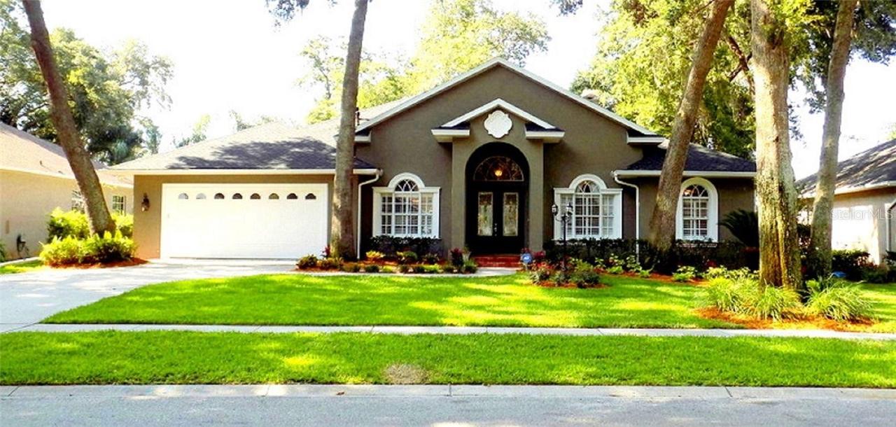 2415 Valrico Forest Dr., Valrico, FL 33594