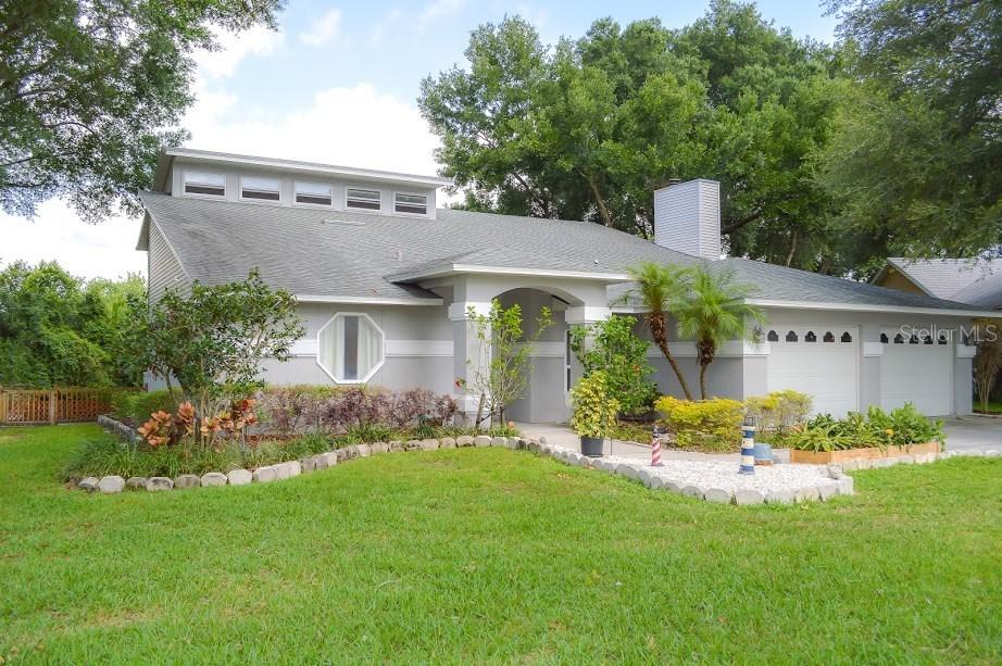 1733 Woodpond Way, Lutz, FL 33559