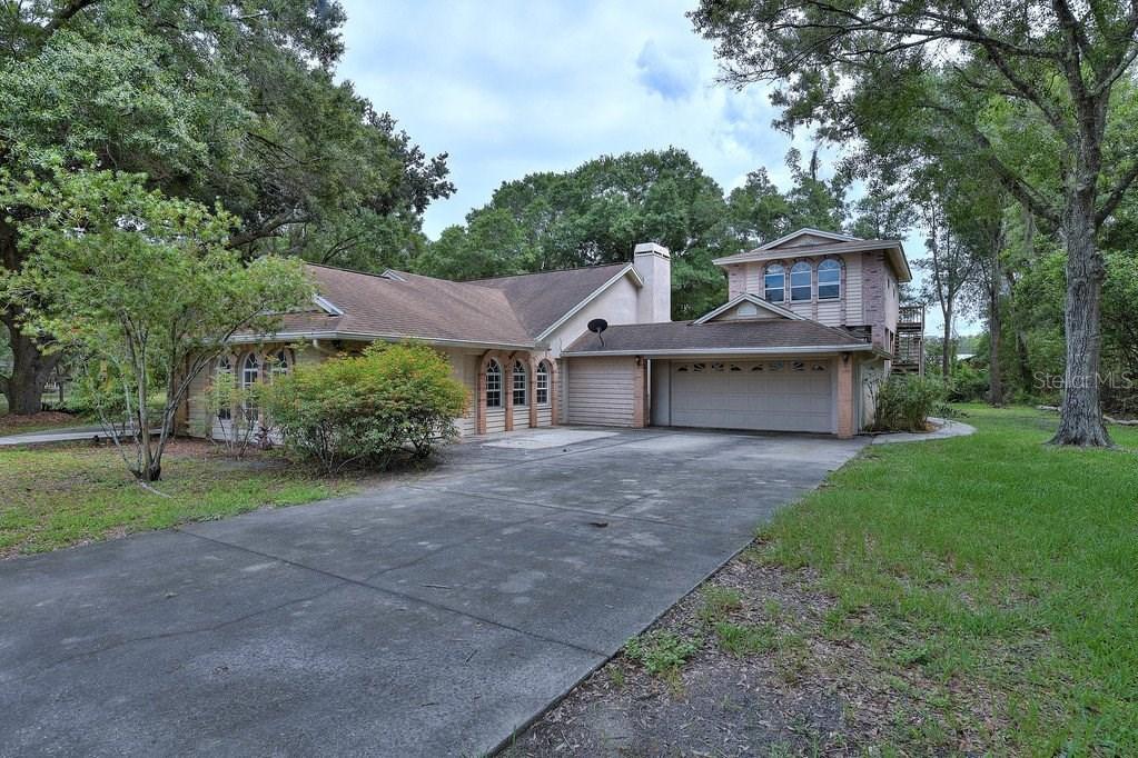 706 Chancellar Dr., Lutz, FL 33548