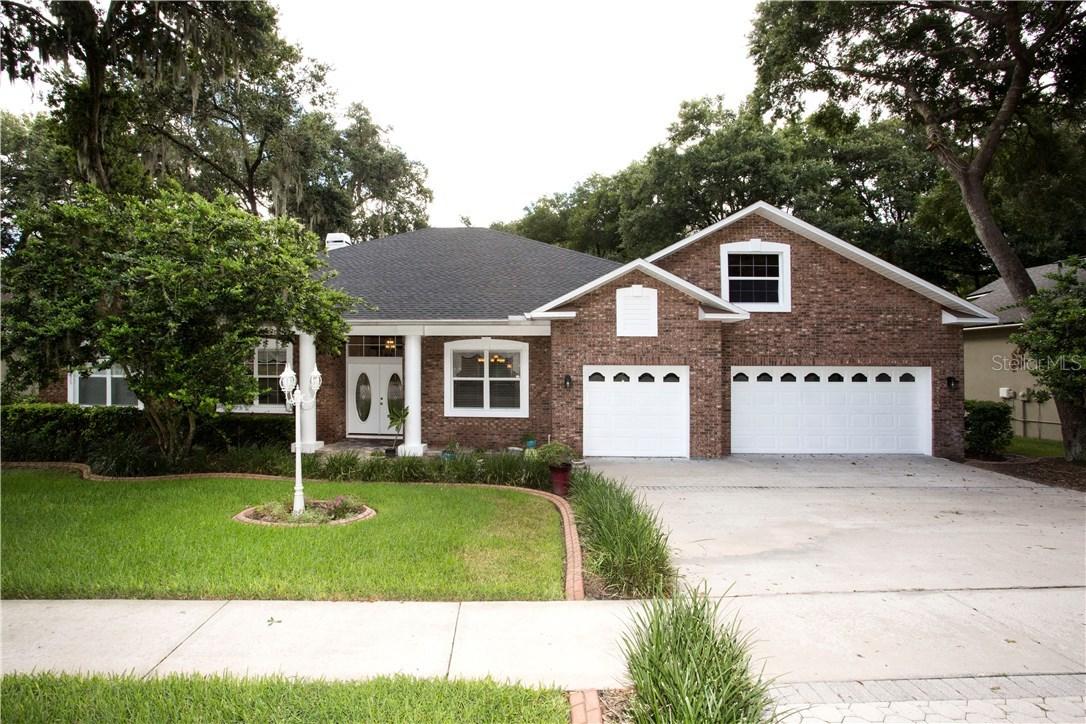 2221 Valrico Forest Dr., Valrico, FL 33594