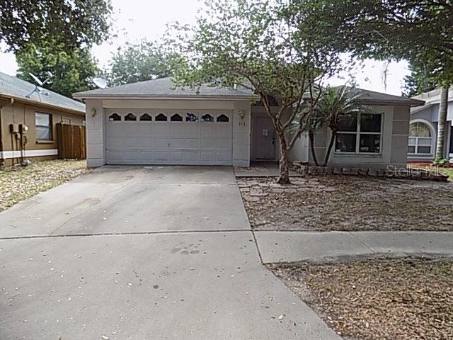 715 Sand Ridge Dr., Valrico, FL 33594