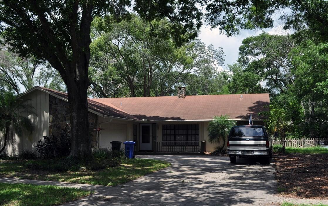 17505 Meadowbridge Dr., Lutz, FL 33549