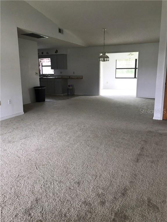38703 Camden Ave., Zephyrhills, FL 33540