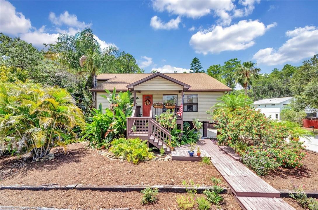 1202 E Oakwood St., Tarpon Springs, FL 34689