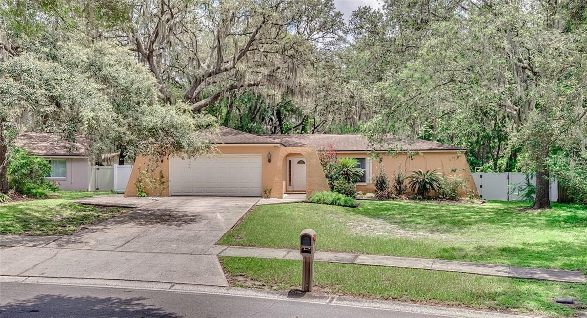 3907 Oak Hammock Dr., Brandon, FL 33511