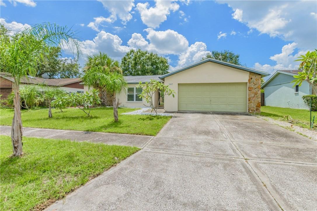 1007 Red Oak Cir., Brandon, FL 33511